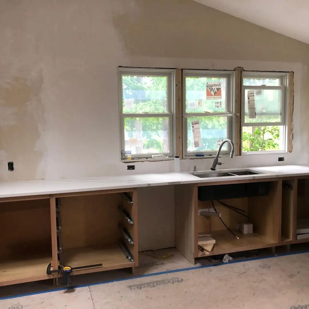 - 4 Granite countertop installation in kitchen