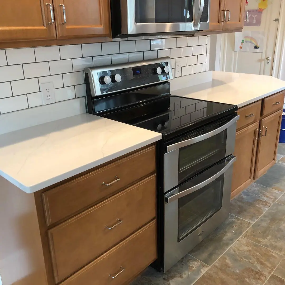 - 4 Modern kitchen with marble countertops and oven