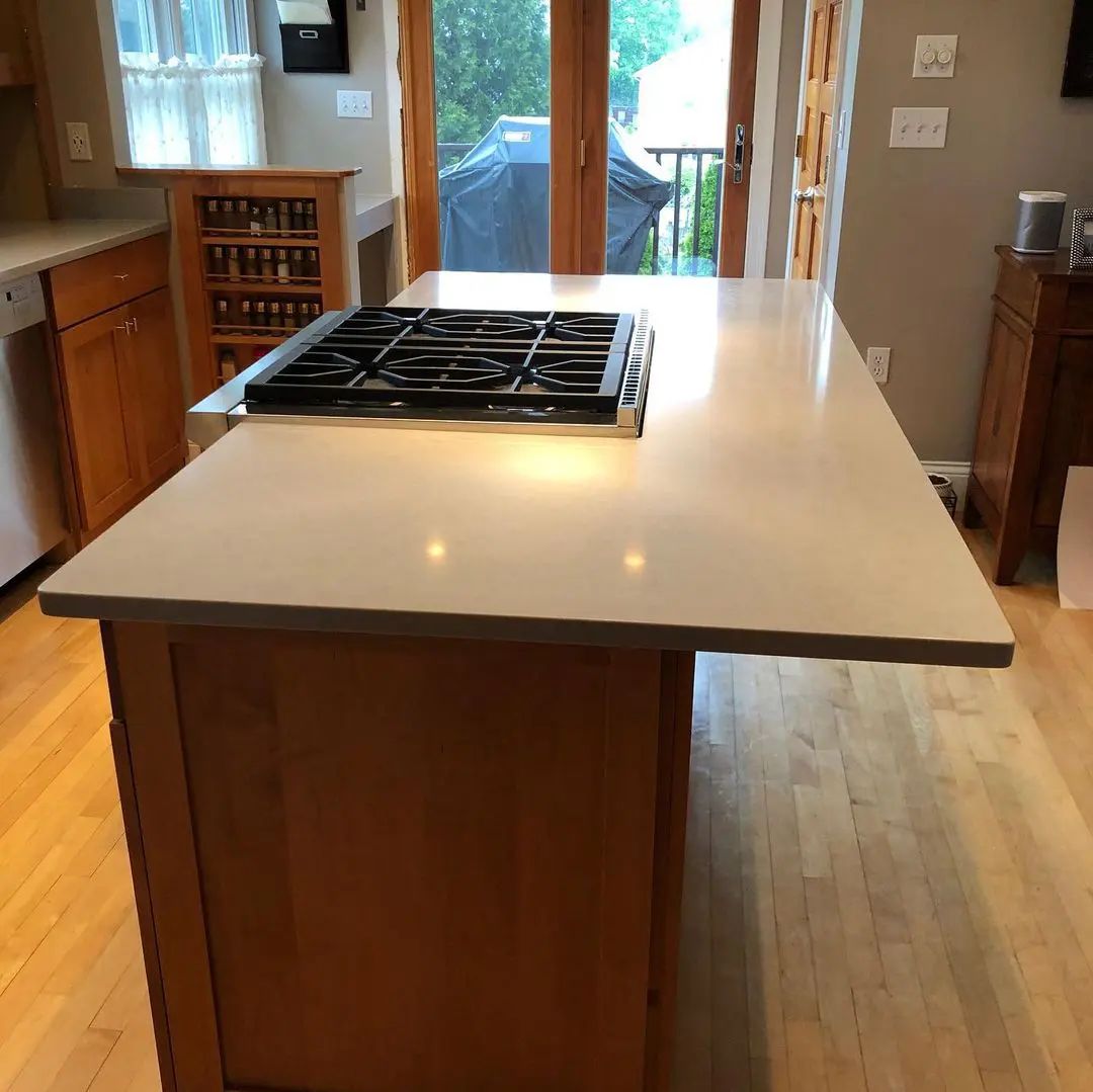 - 4 Granite kitchen island with built-in stove